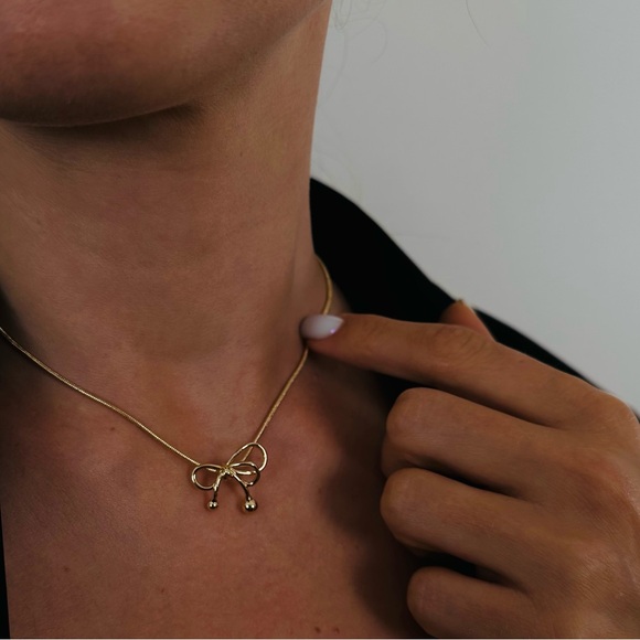 New Delicate Bow Pendant Necklace Minimalists Neck chain - Picture 3 of 5
